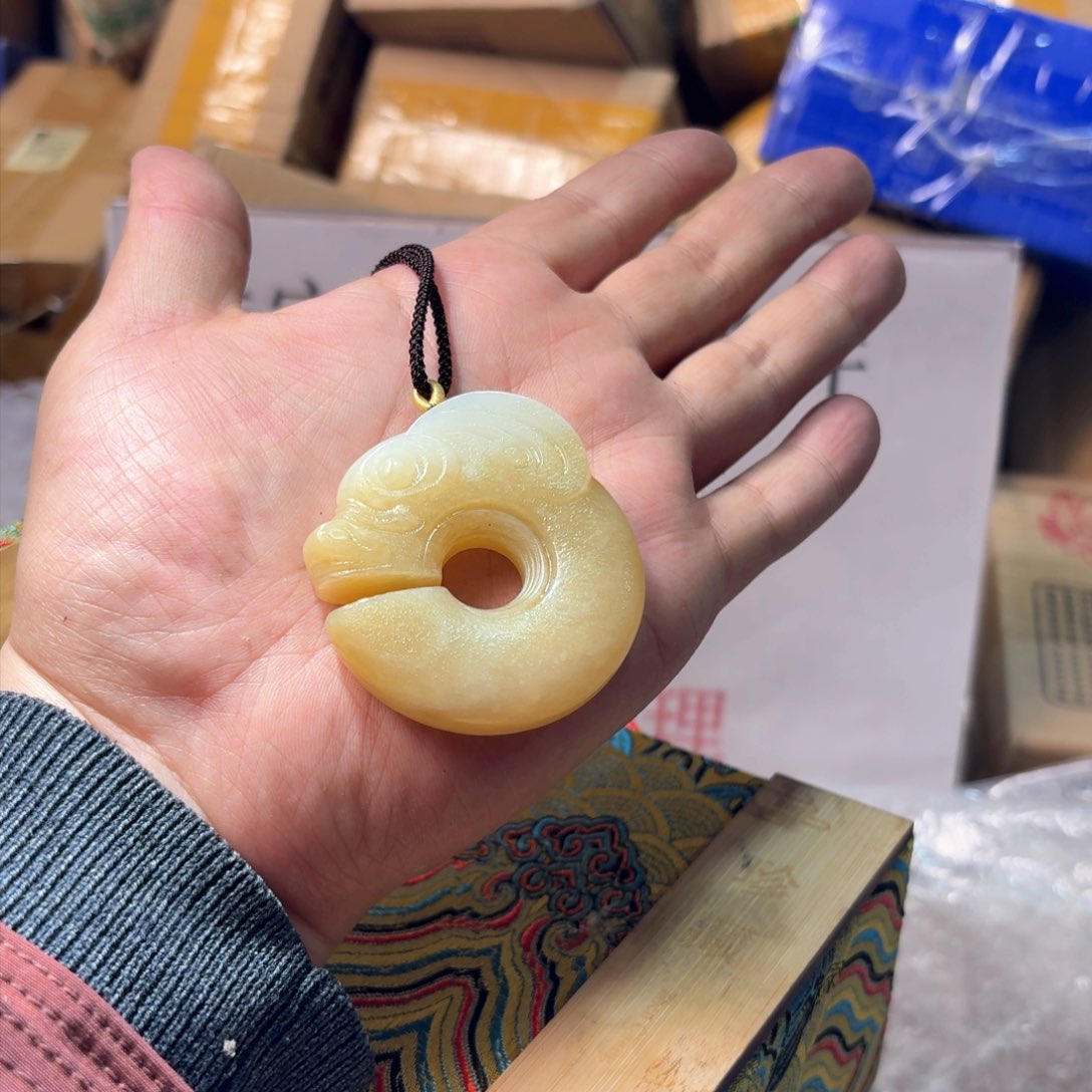 和田玉颈饰未镶嵌