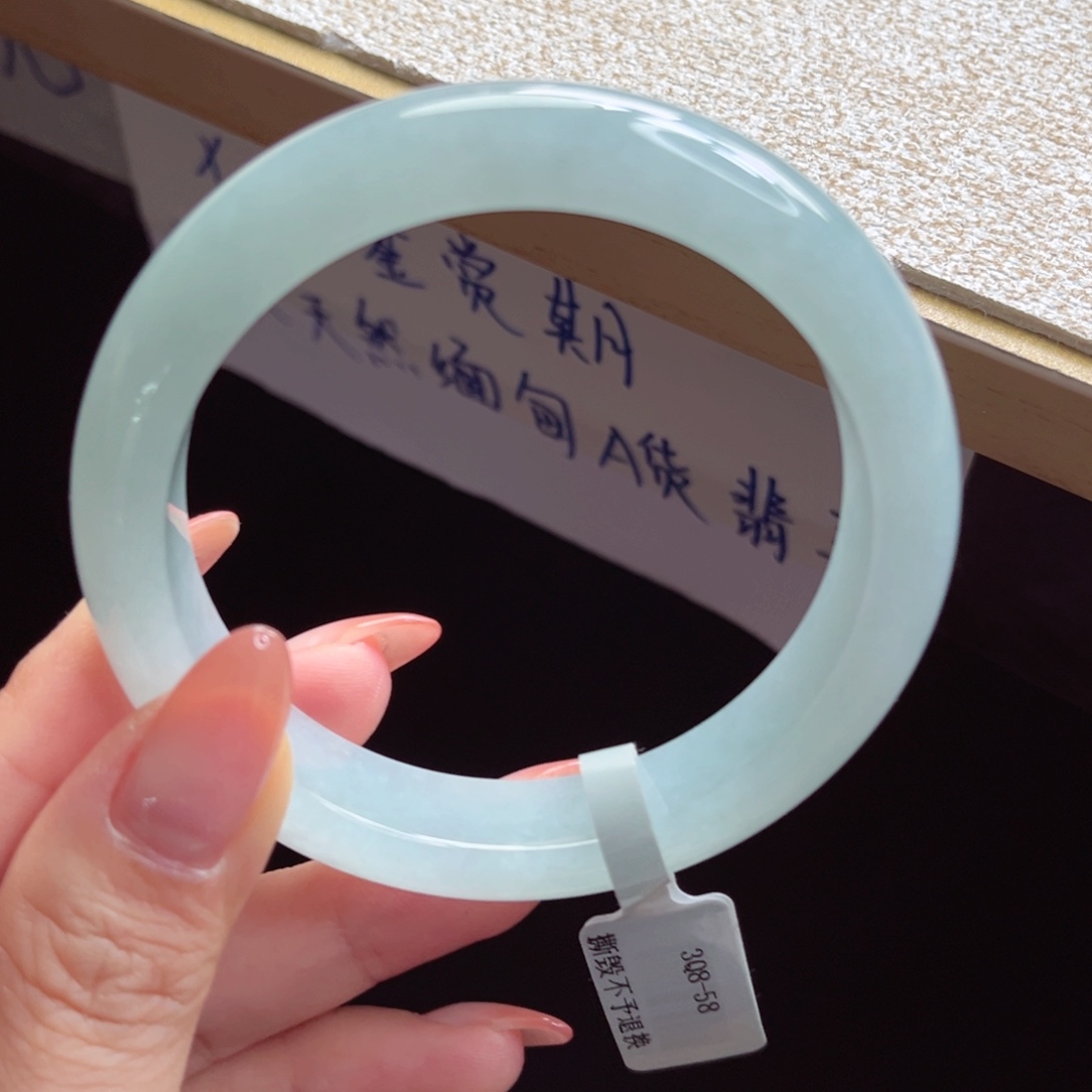 翡翠手镯未镶嵌手镯