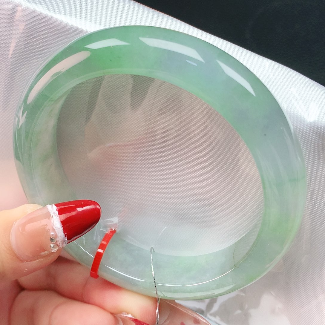 翡翠手镯未镶嵌59圈