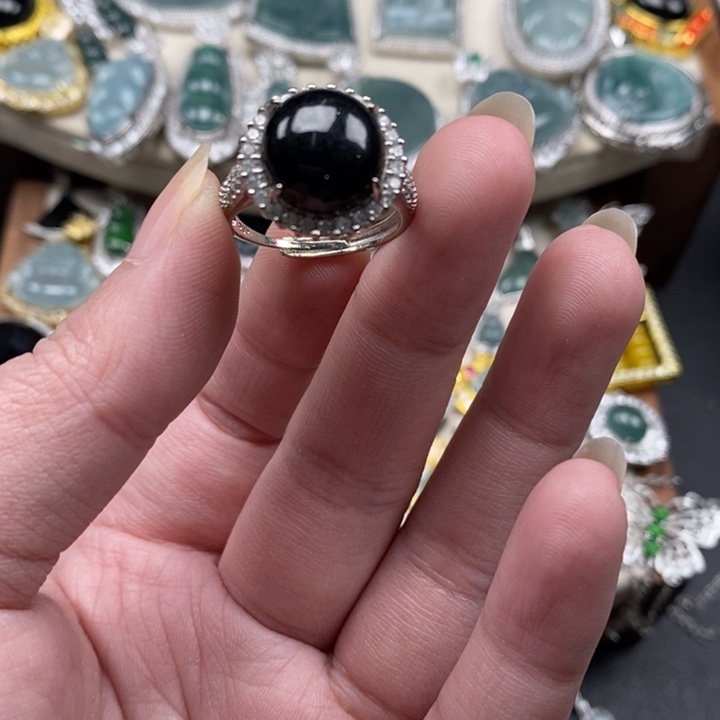 翡翠颈饰未镶嵌翡翠