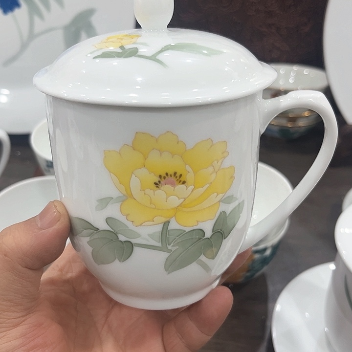 釉下五彩的瓷器和，