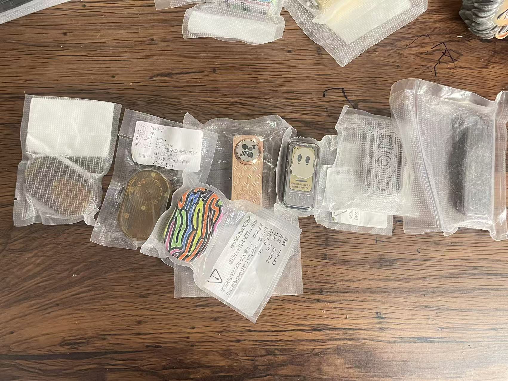  小桃快跑直播间EDC潮玩店铺竞拍直播间不退不换