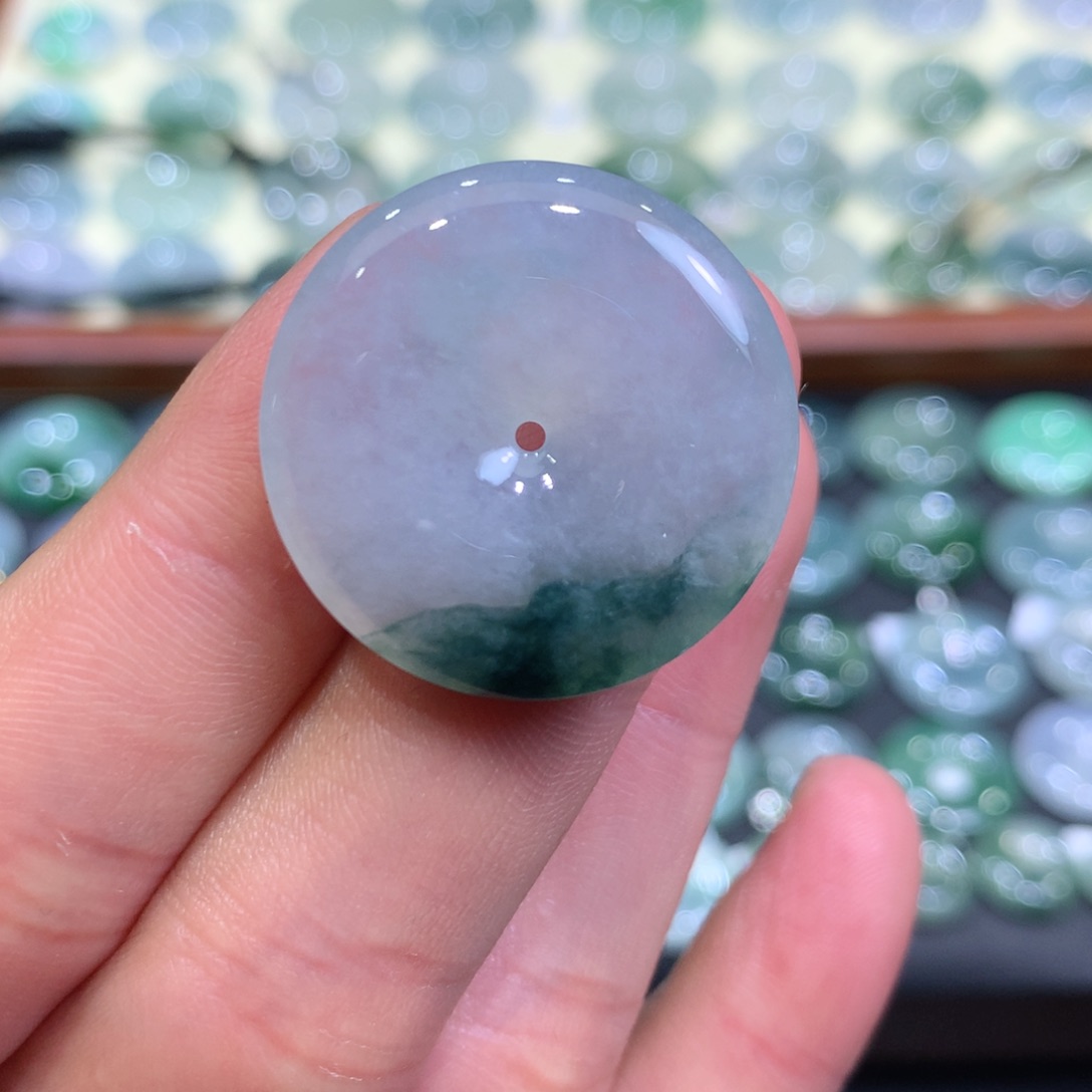 翡翠颈饰未镶嵌平安扣