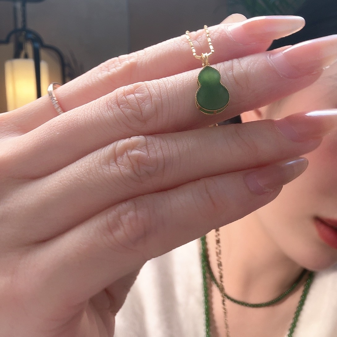 和田玉吊坠(不含链)18K金镶嵌