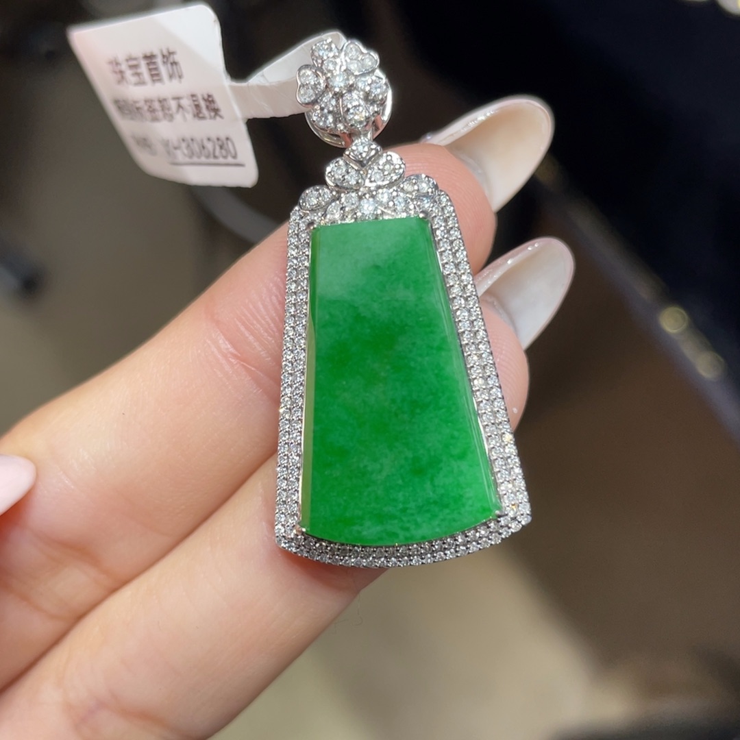 翡翠颈饰18K金镶嵌天然缅甸翡翠a货