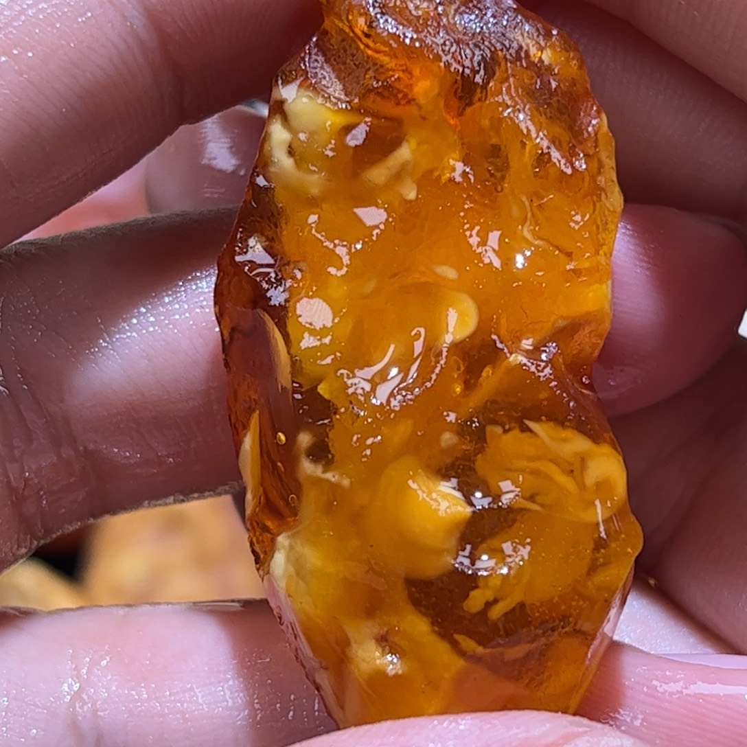 定制琥珀未镶嵌原石定制