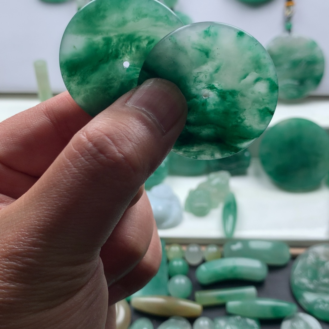 石英质玉（非洲翠）未镶嵌颈饰