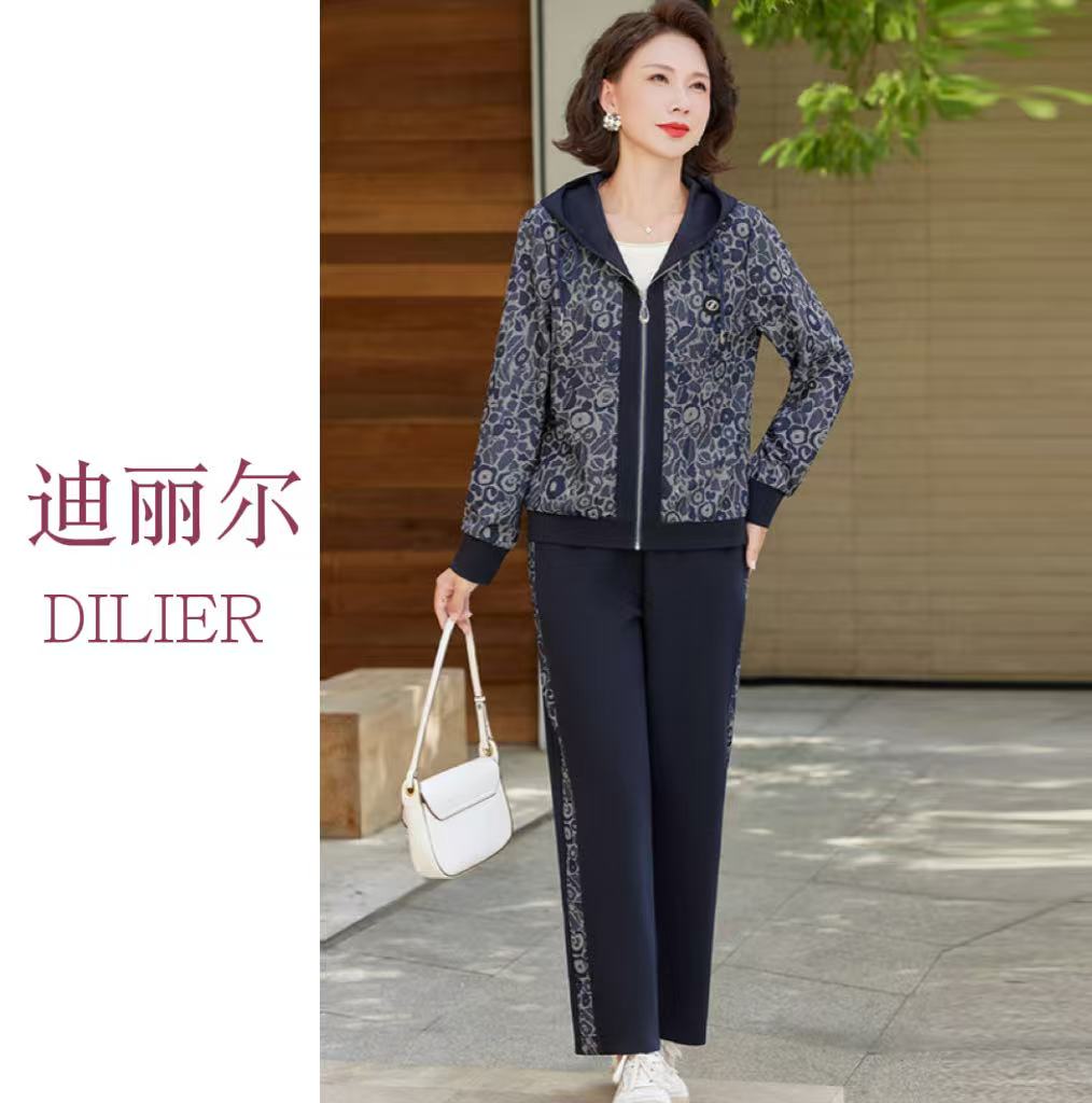 中年女运动服中老年女装时尚薄款大码外套中年妈妈装休闲连帽上衣