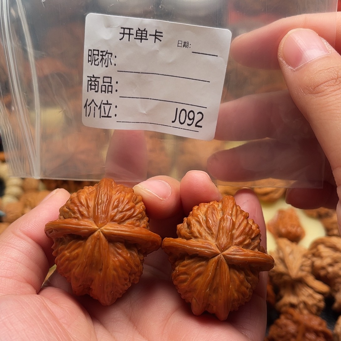 吊坠桃核白狮子五棱
