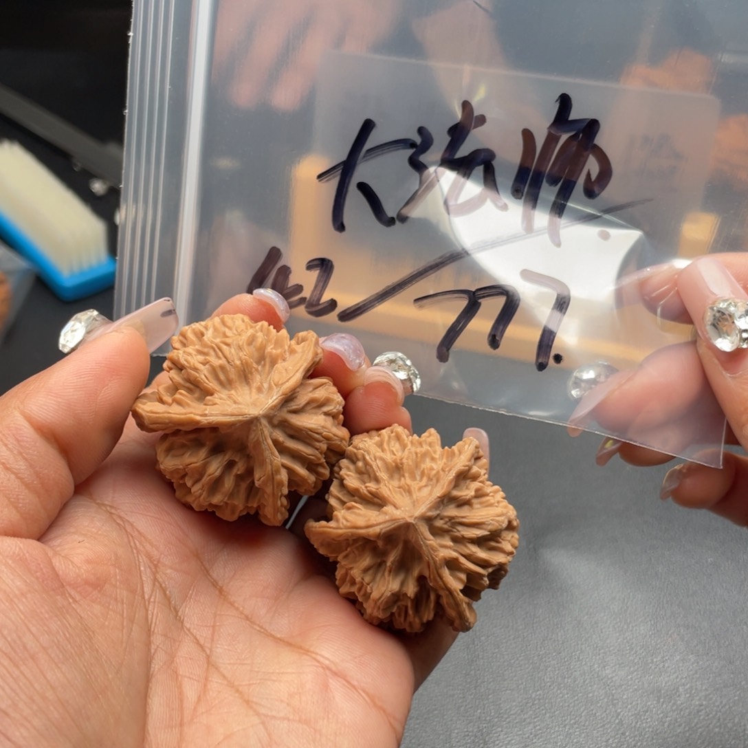 ****师文玩核桃把件42尺寸秦王三棱