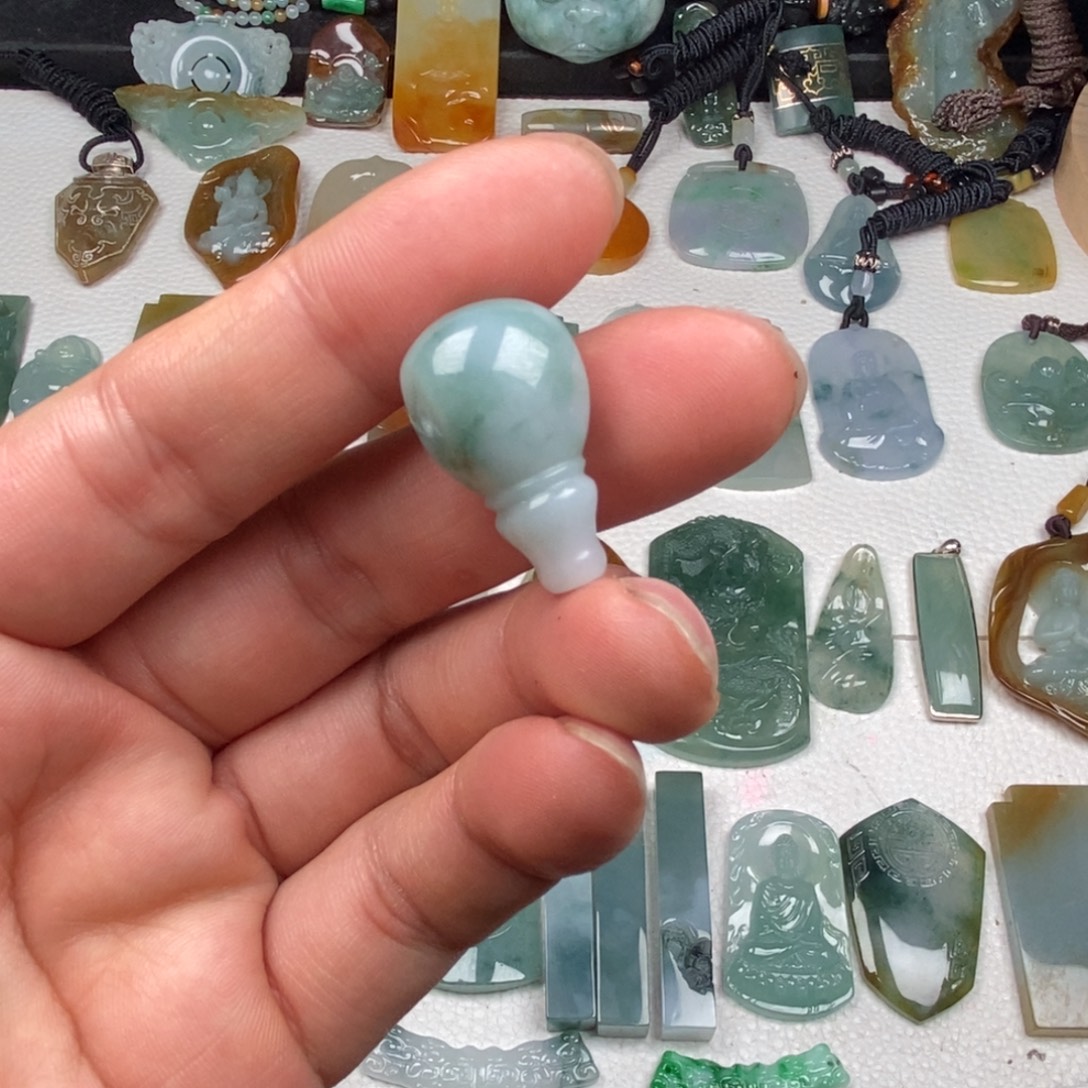 定制翡翠未镶嵌三通