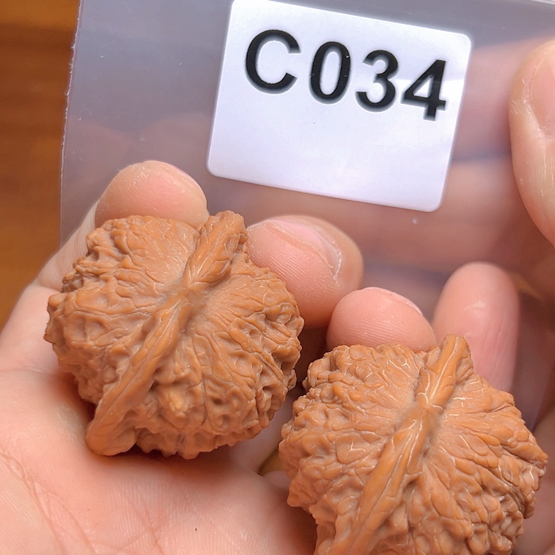 文玩核桃吊坠40血麒麟 有阴黄