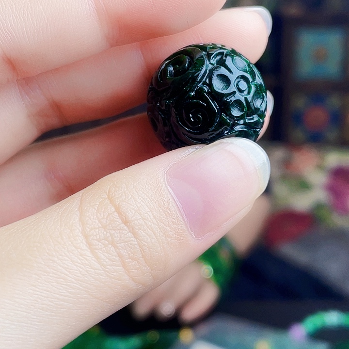 翡翠未镶嵌颈饰多样性