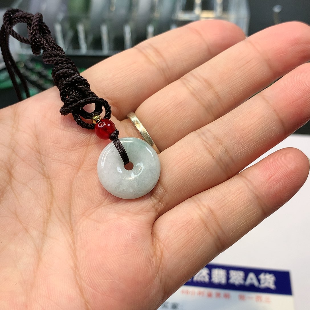 翡翠颈饰未镶嵌扣子