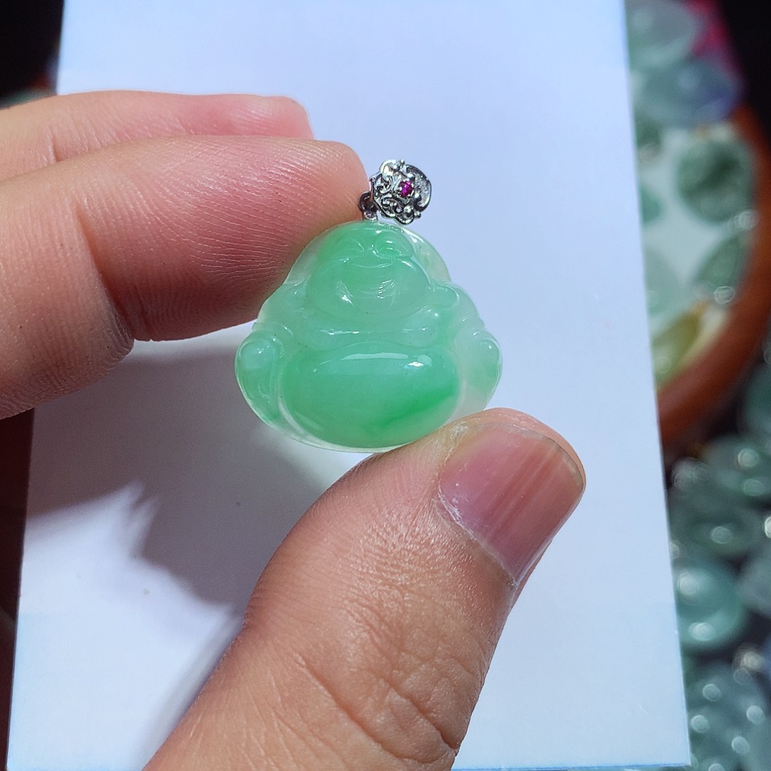 翡翠未镶嵌颈饰佛公