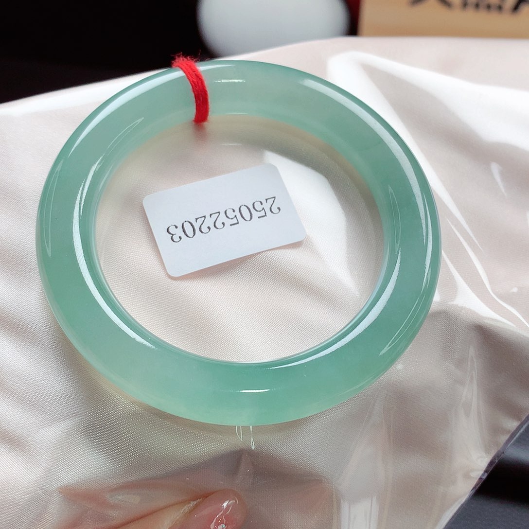 未镶嵌手镯（圆镯）翡翠哼*怪缅甸天然a货翡翠