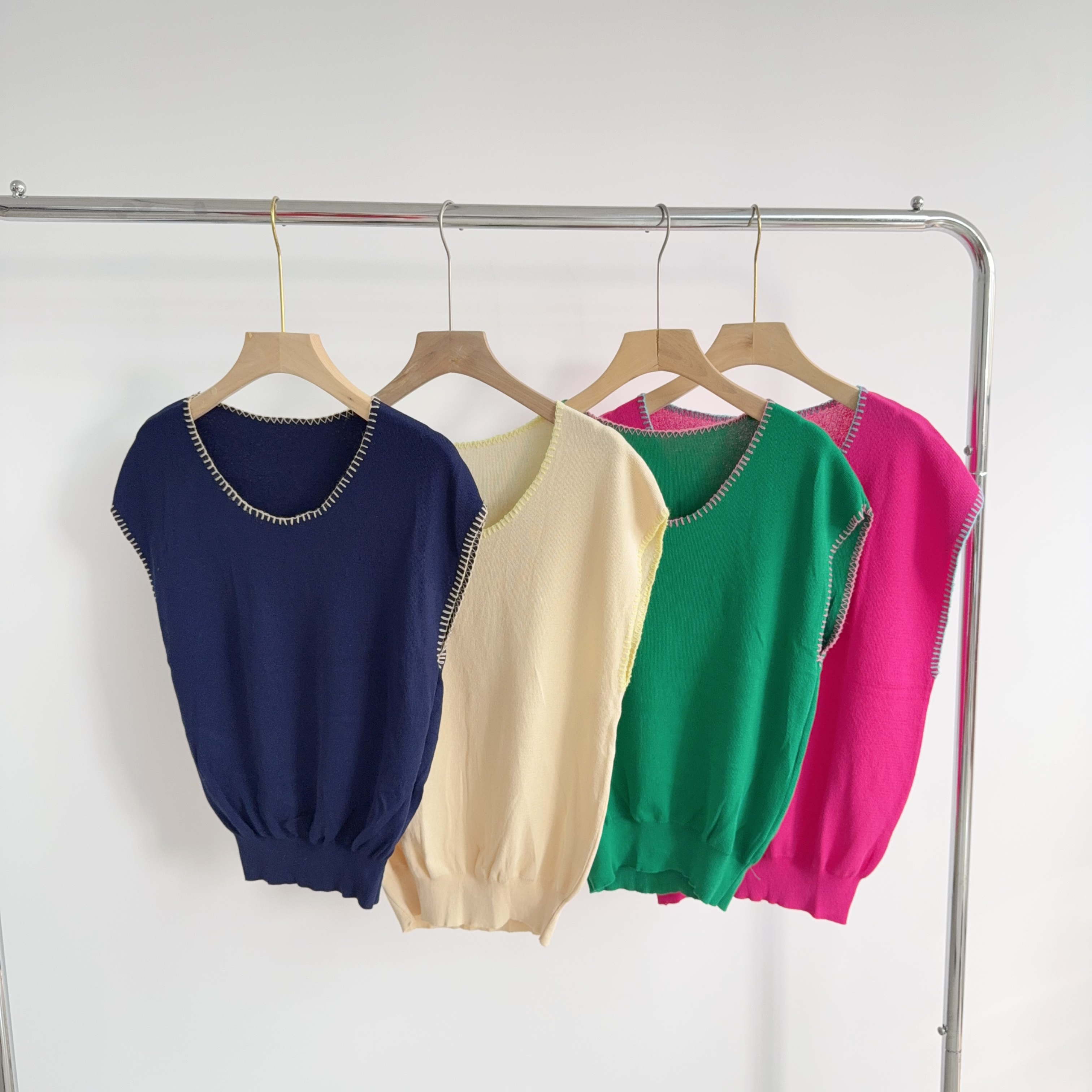 Z-18 四色彩色手缝边休闲针织背心