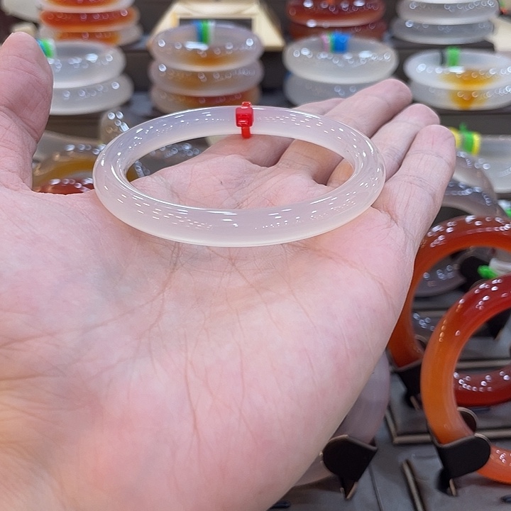 玛瑙/玉髓手镯未镶嵌