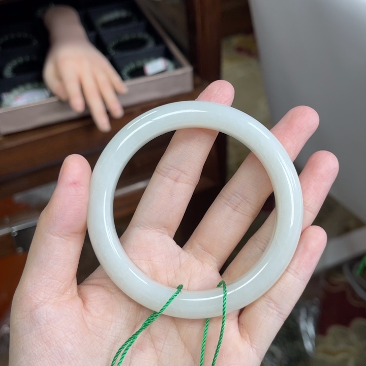 和田玉未镶嵌手镯60