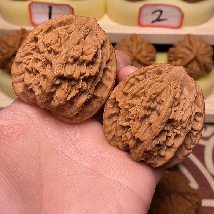 文玩核桃吊坠45高桩虎头