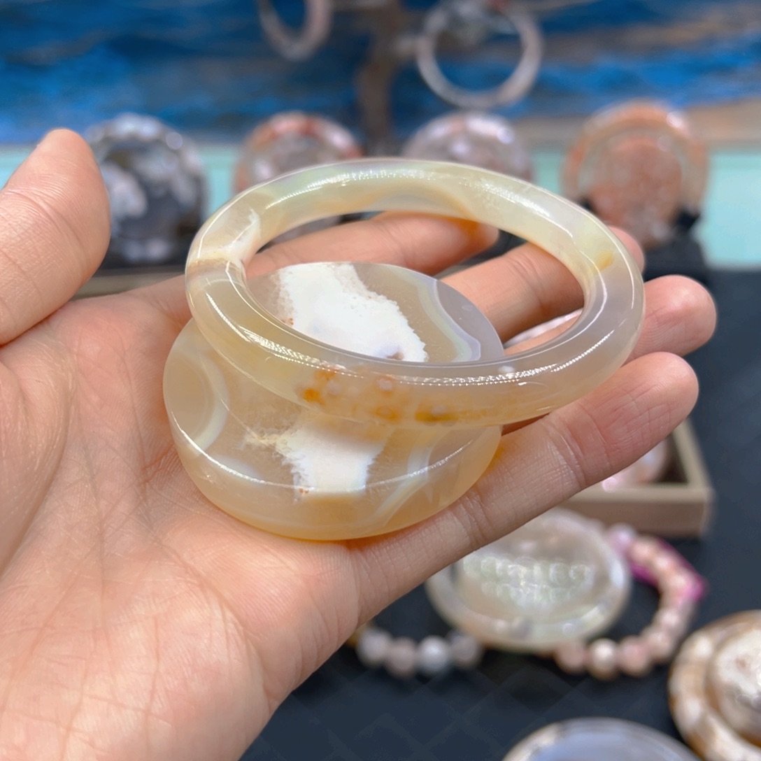 石英质玉手镯未镶嵌