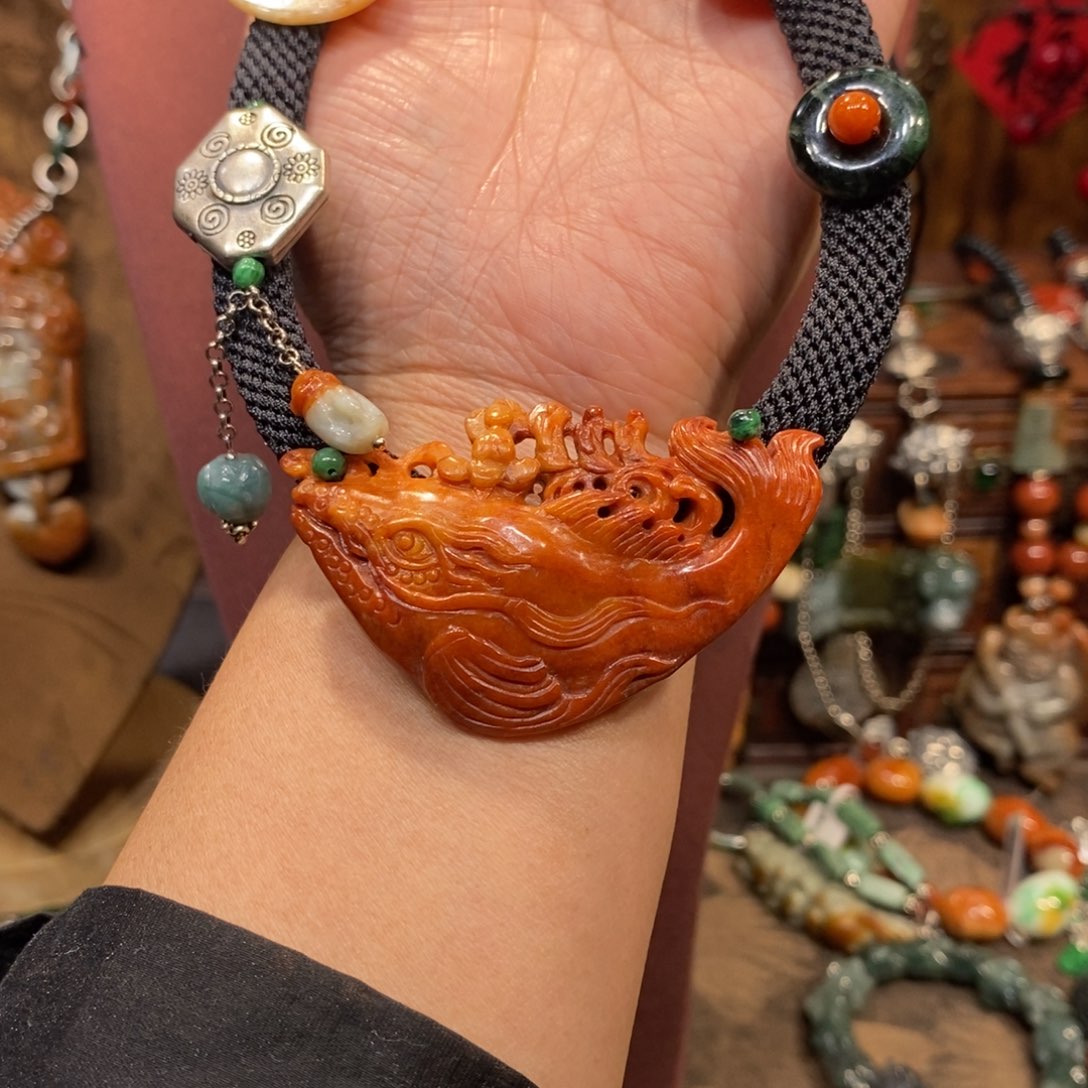 翡翠吊坠(赠链)未镶嵌