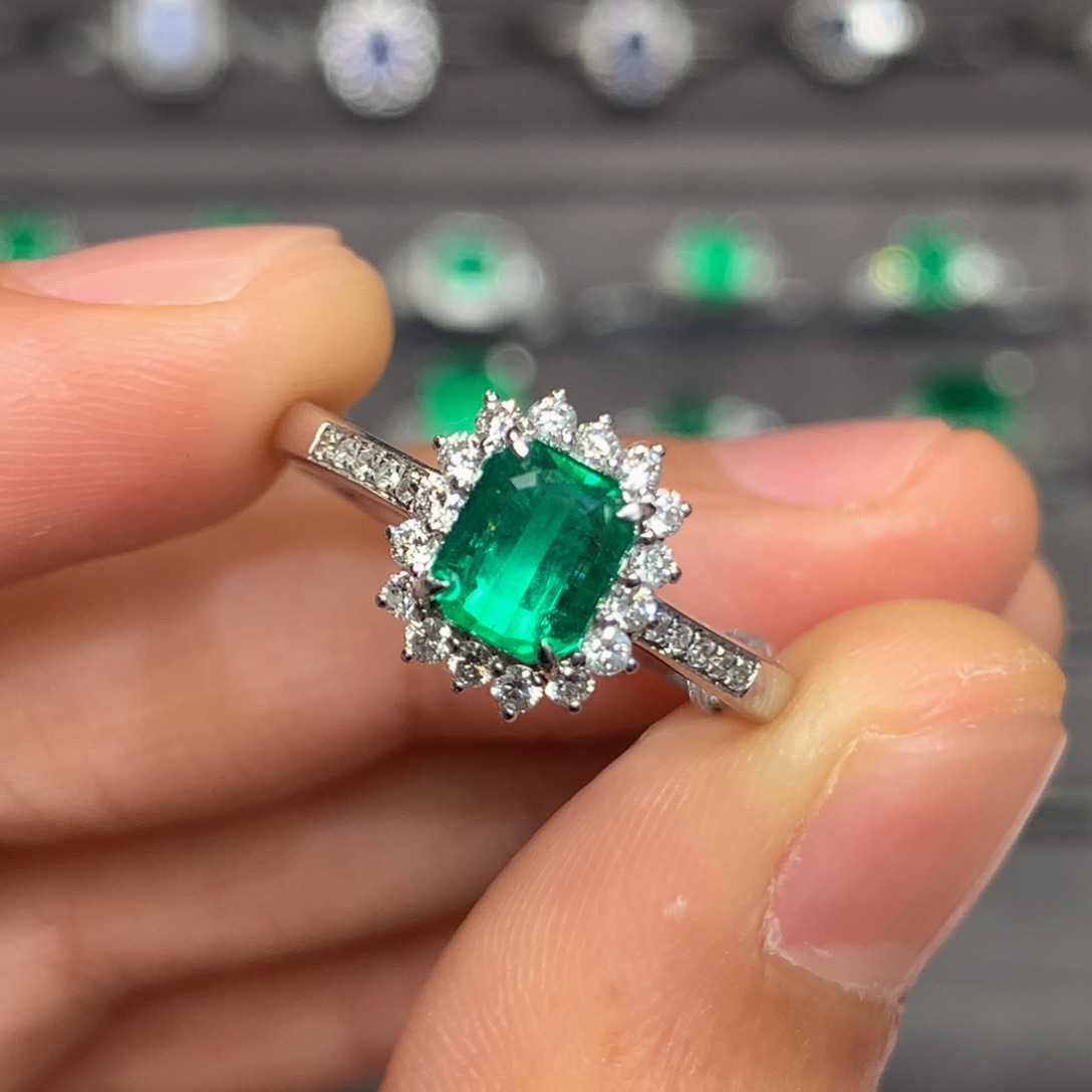 祖母绿戒指18K金镶嵌0.88ct吉尔德哥伦比亚