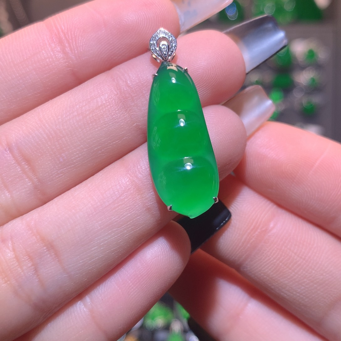 翡翠颈饰18K金镶嵌豆子