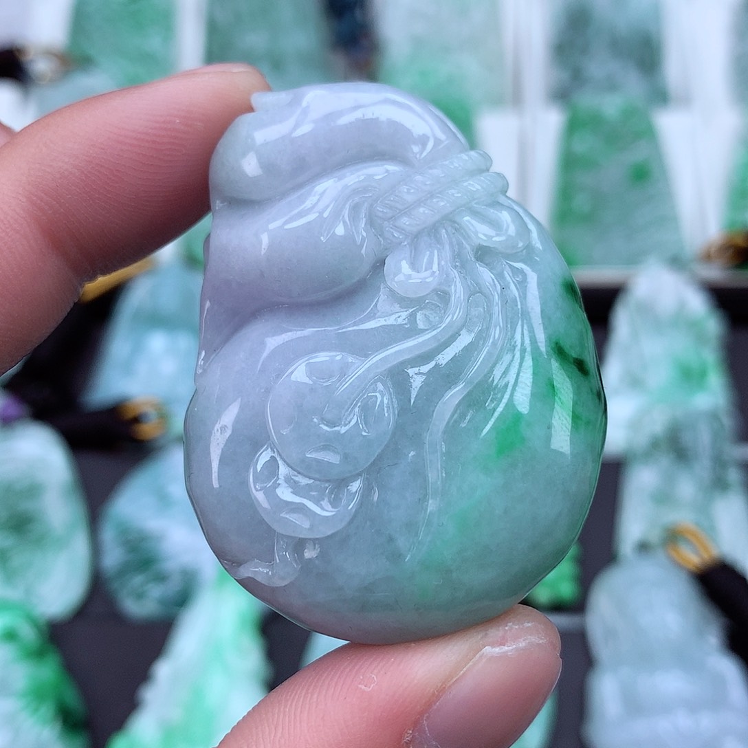 翡翠颈饰未镶嵌翡翠吊坠