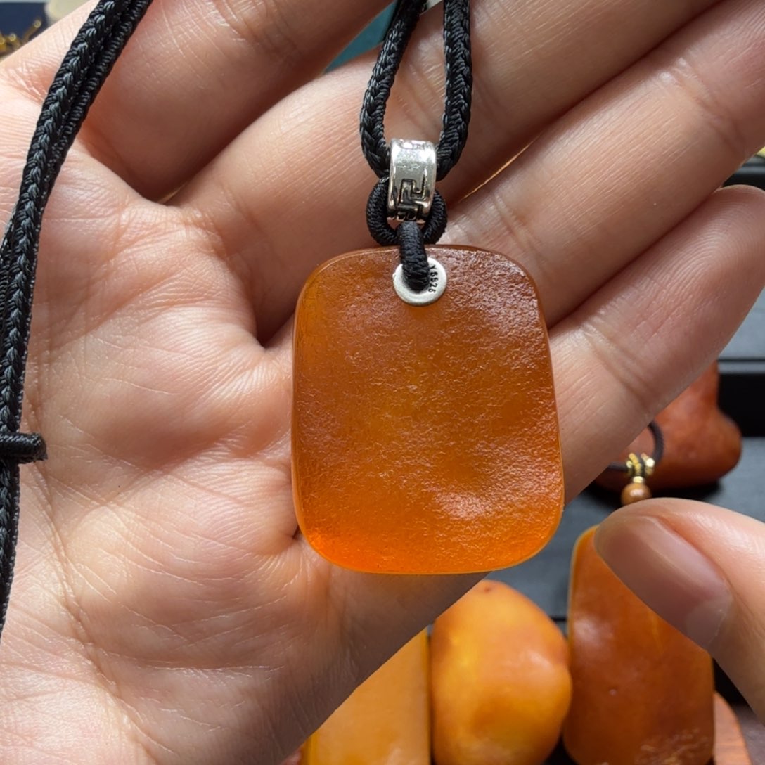 琥珀吊坠(赠链)未镶嵌