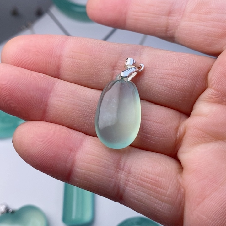 蛇纹石玉掉坠未镶嵌