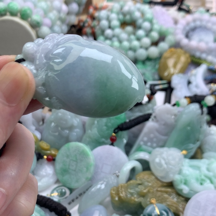 翡翠未镶嵌颈饰吊坠