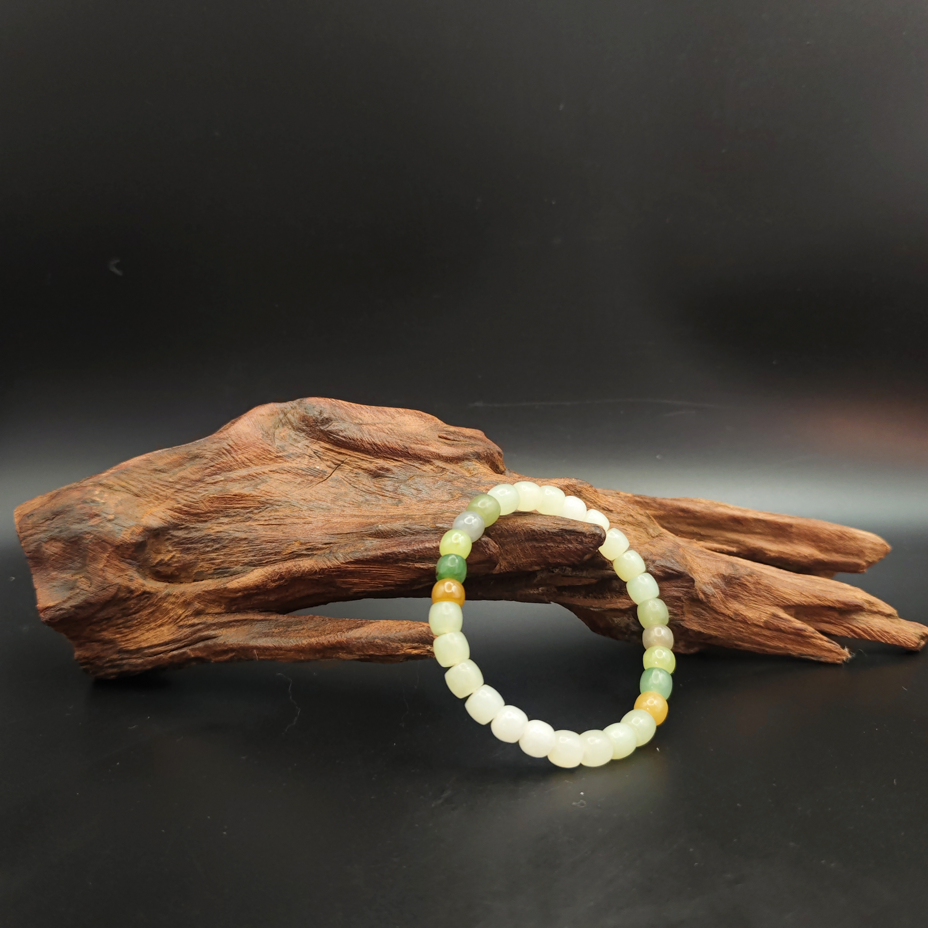 Q和田玉直切手串（0449）