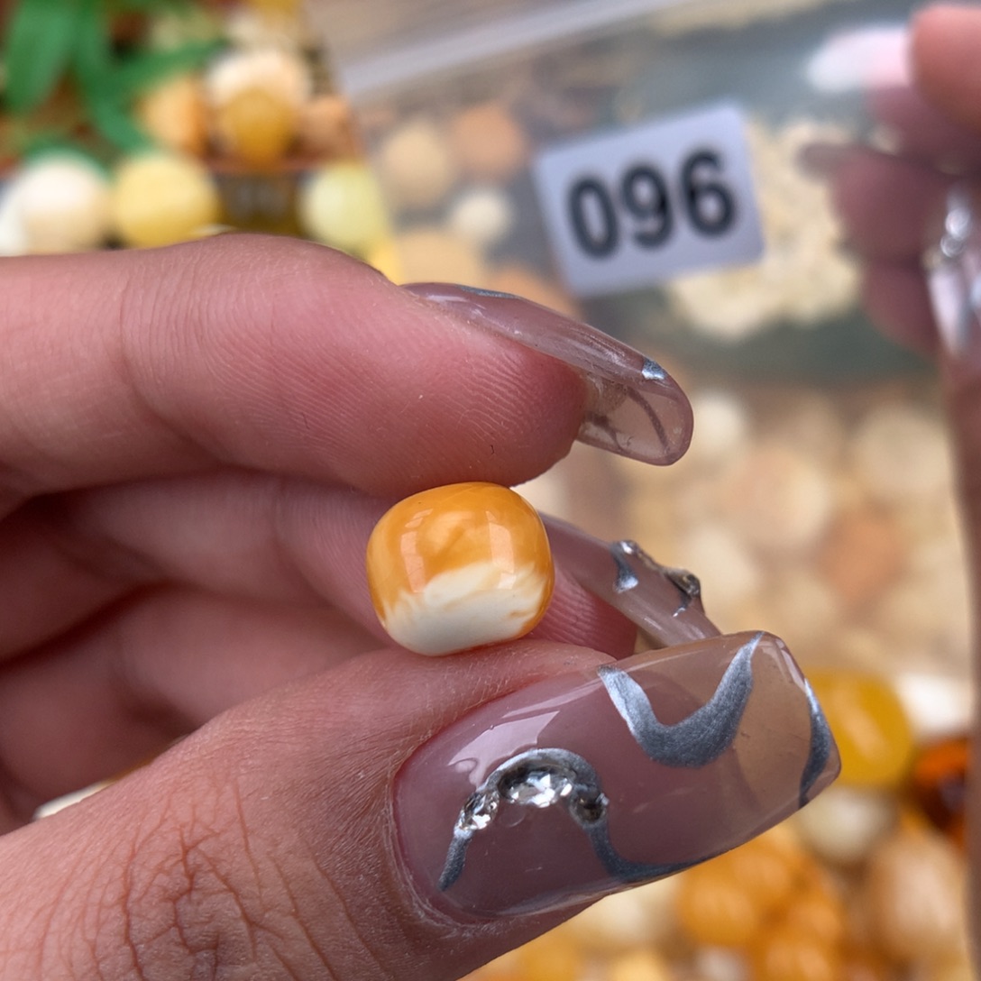 琥珀珠宝奇石未镶嵌9.6