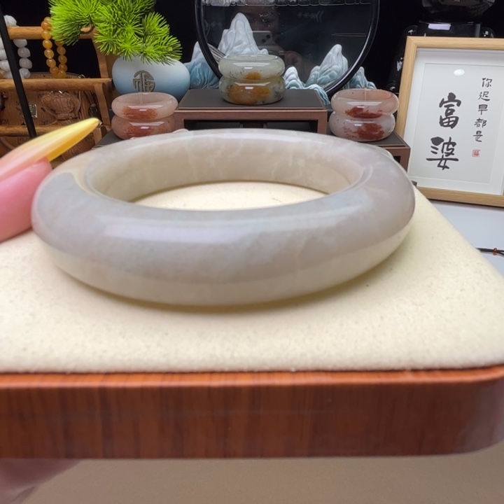 未镶嵌手镯石英质玉