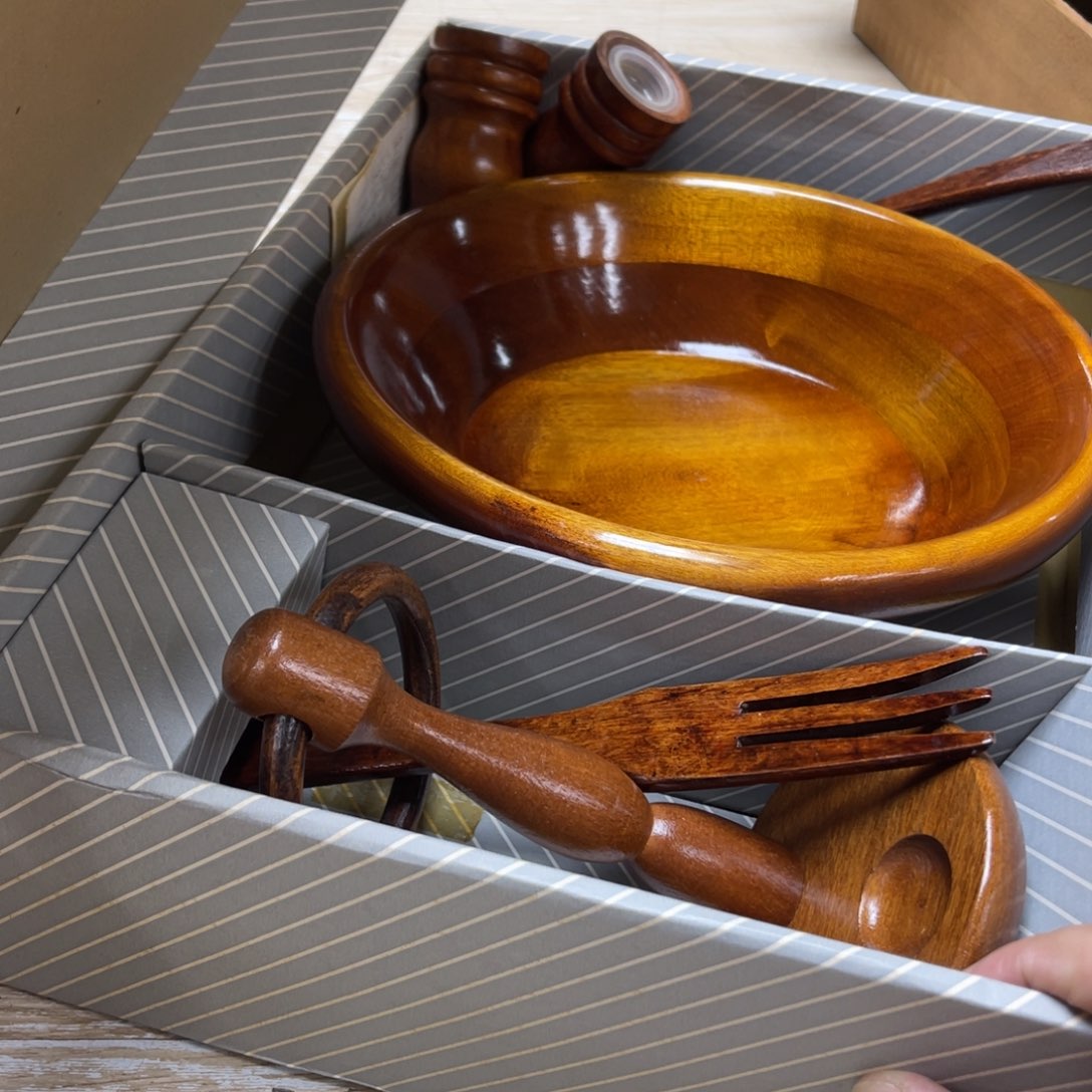 瓷片狂**匪密密麻麻地排列着