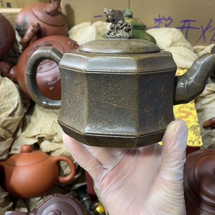 茶壶紫砂原矿泥料，手工制作一把紫砂壶。