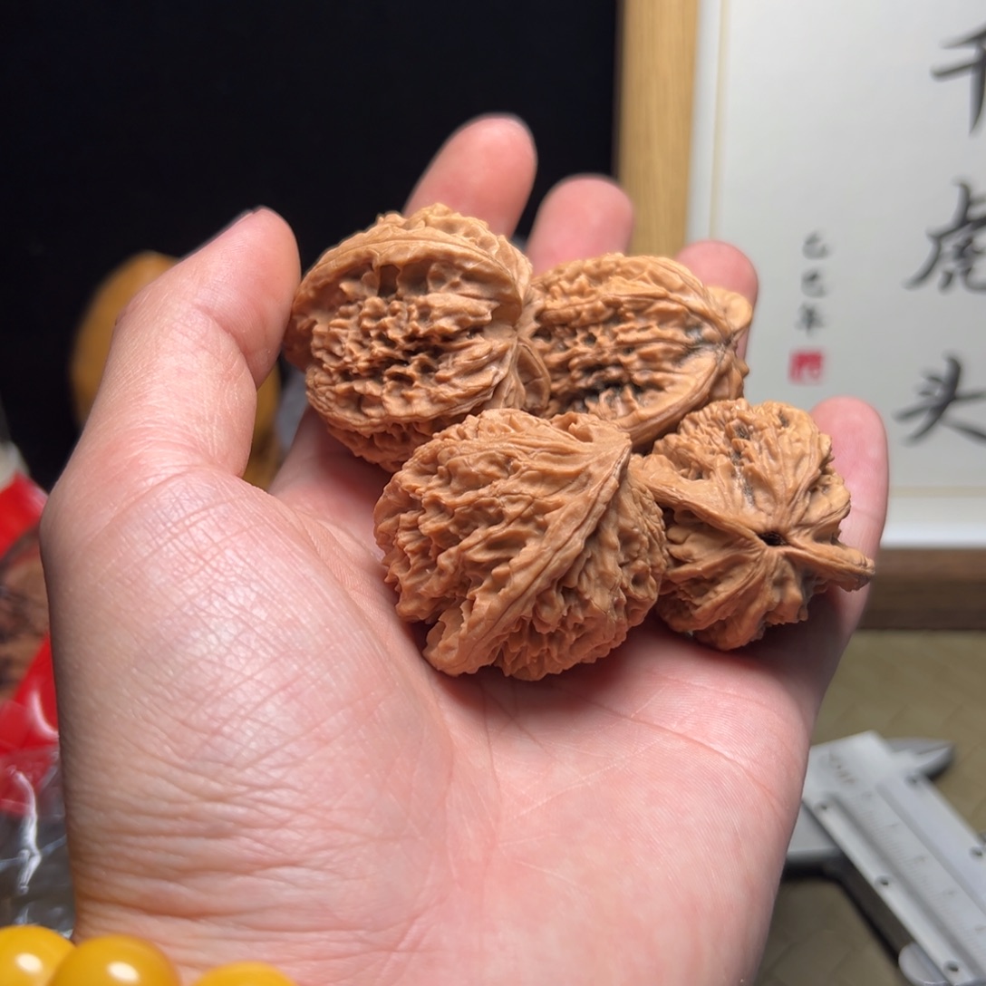W***a文玩核桃吊坠虎头