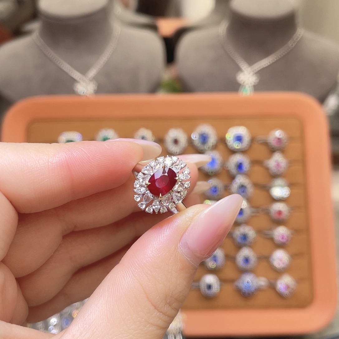 18K金镶嵌戒指红宝石无烧1.79