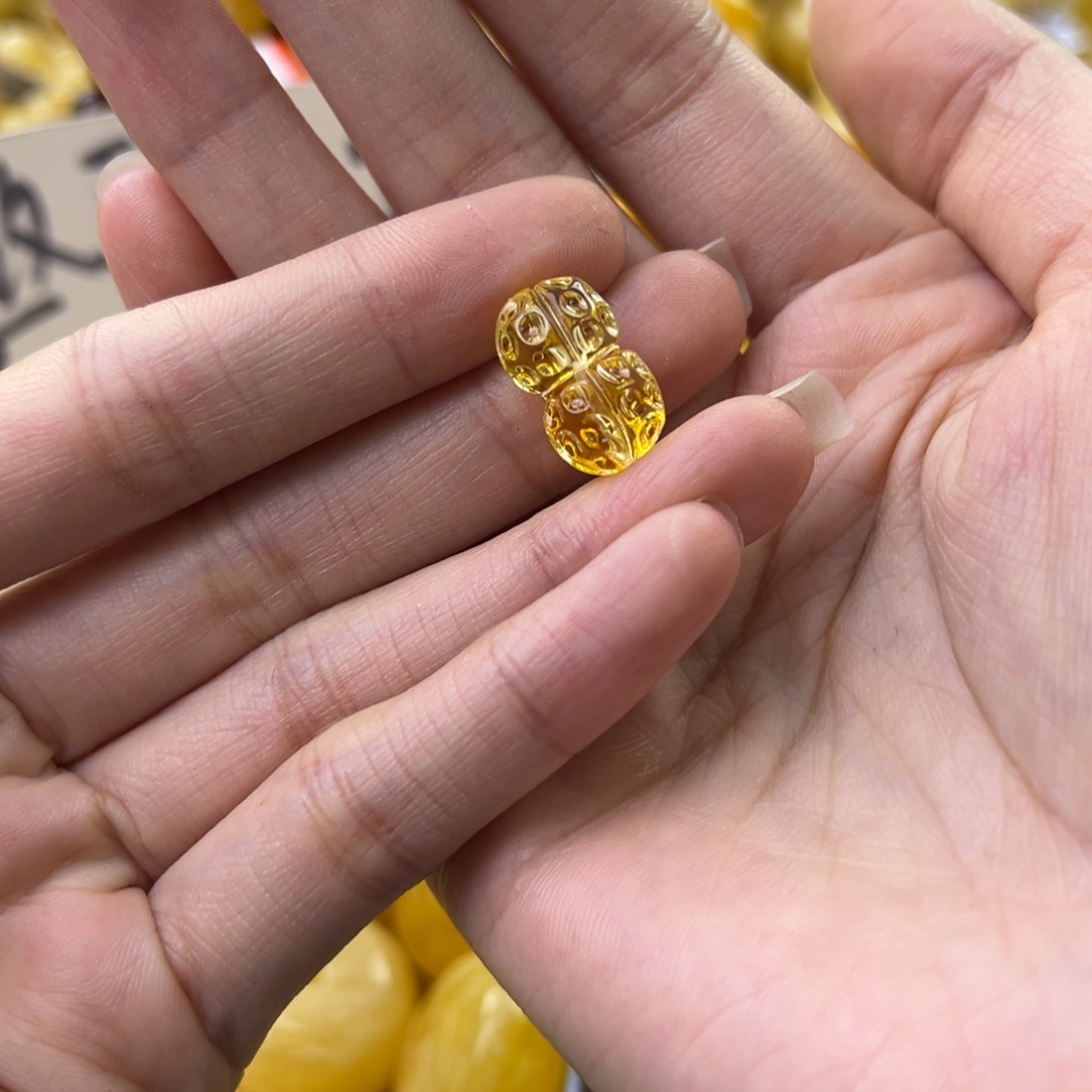 琥珀珠宝奇石未镶嵌