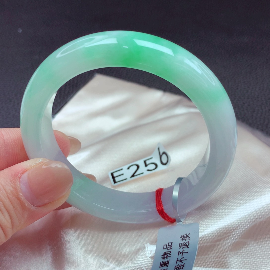 翡翠手镯未镶嵌手镯88