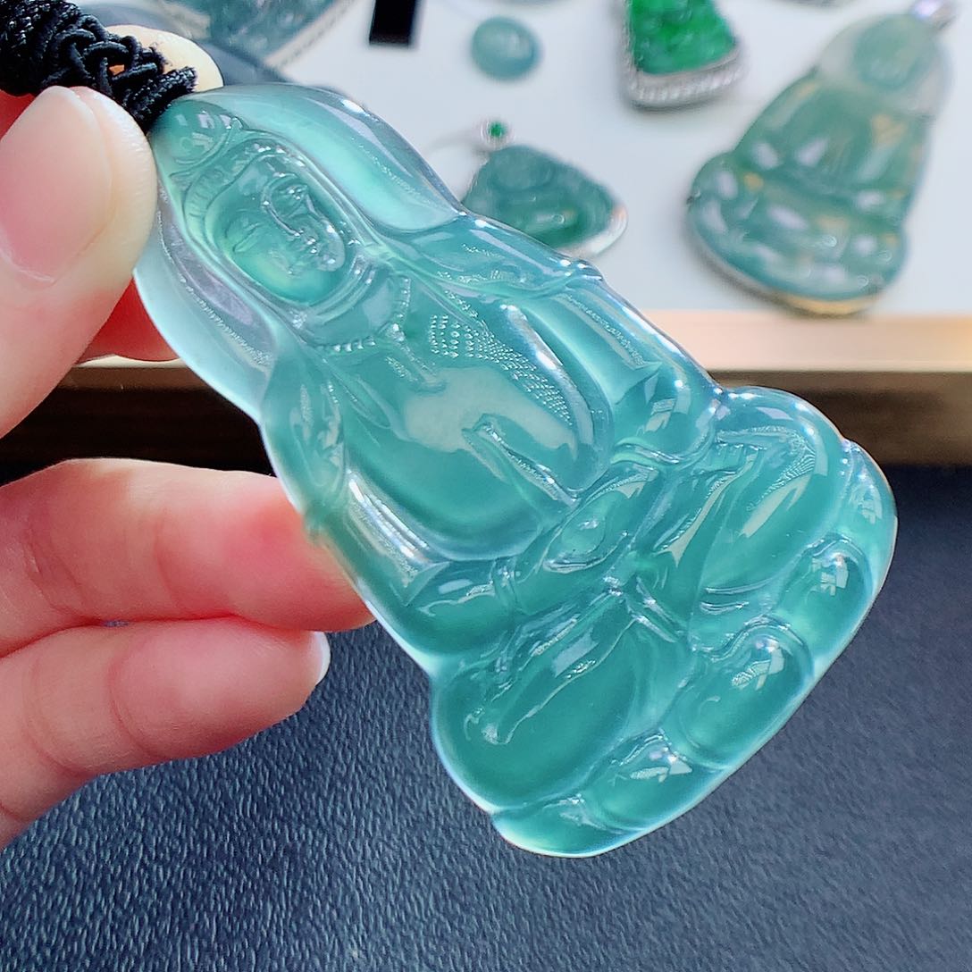 翡翠挂件未镶嵌翡翠