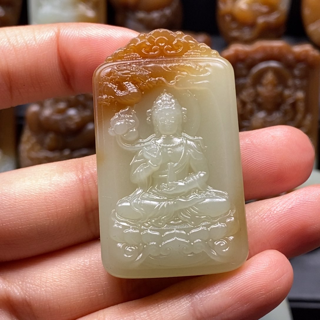 和田玉挂件未镶嵌′****?