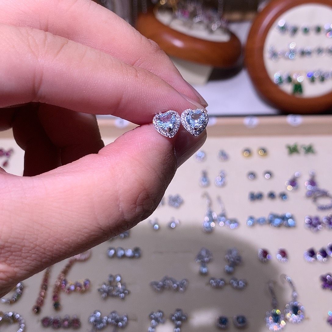 摘***辰耳钉海蓝宝石银S925镶嵌