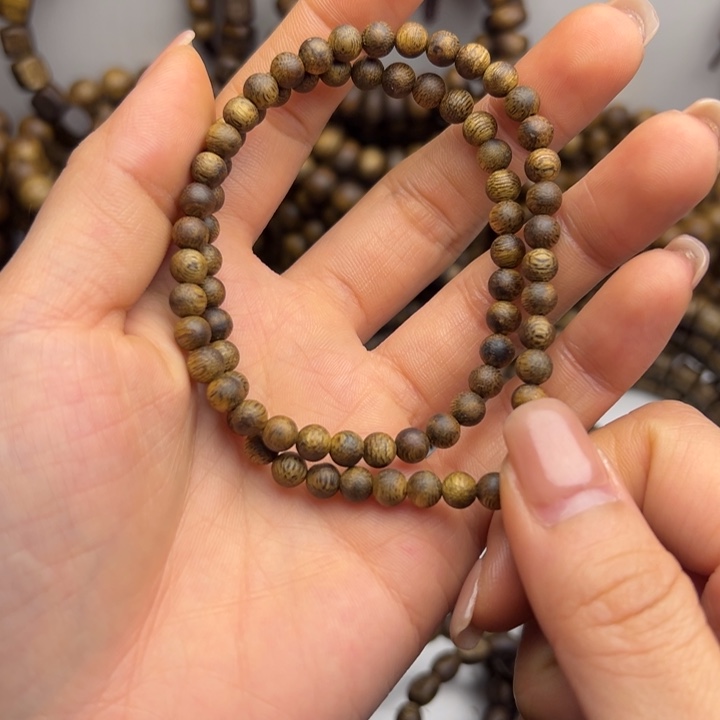 Y***.沉香沉香碎屑种植奇楠99结油 卡06，双圈