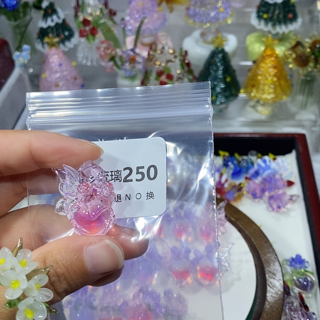 d***…玻璃吊坠（不含链）250蝴蝶心脏