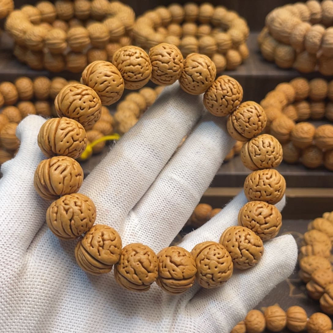 吊坠桃核野生爆肉树王