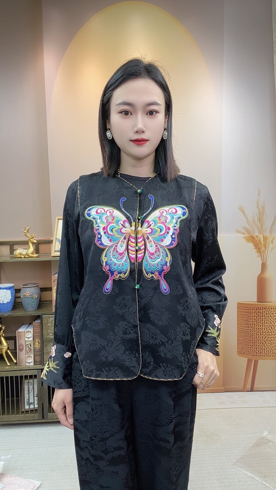 （彩蝶）新中式重工刺绣马甲马夹开衫国风提花缎上衣坎肩女小外搭