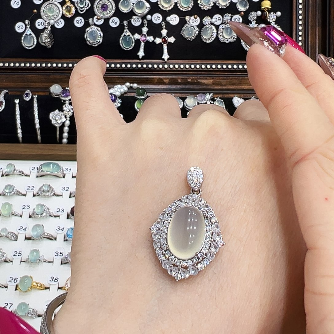 蛇纹石玉合金颈饰