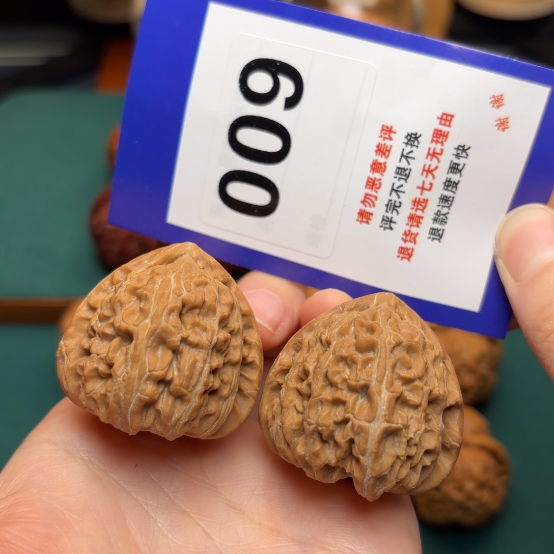 文玩核桃把件三角白37